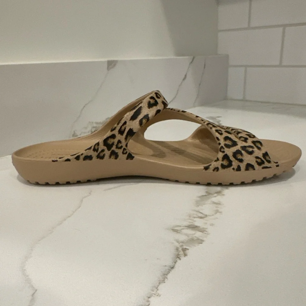 Crocs Kadee II Leopard Graphic Sandals Women's Size 8 Comfort Cushion Cute Sexy - Picture 12 of 13